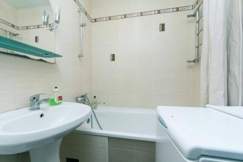 2 Комнатные Апартаменты В Центре Киева Рядом С Метро Кловская Kiev Extérieur photo