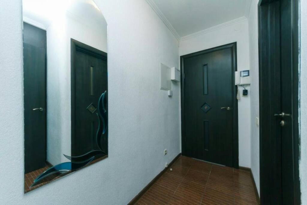 2 Комнатные Апартаменты В Центре Киева Рядом С Метро Кловская Kiev Extérieur photo